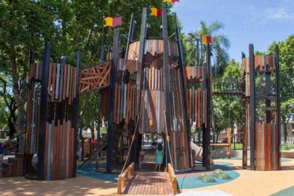 UN NUEVO CASTILLO MEDIEVAL EN PARQUE AVELLANEDA INVITA AL JUEGO Y LA IMAGINACIÓN