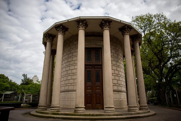 UNA JOYA ESCONDIDA EN EL ECOPARQUE: VISITAS A LA BIBLIOTECA UBICADA EN EL TEMPLO DE VESTA